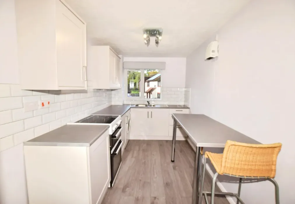 kitchen - Camelot Close Southwater RH13 - Wards of Kent