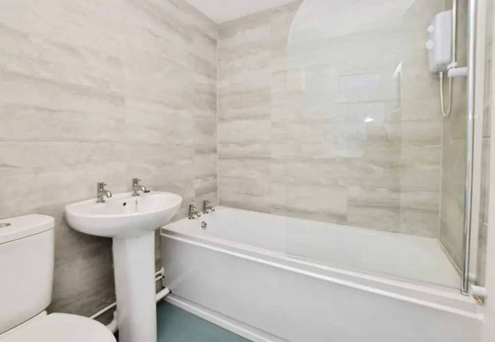 bathroom - Camelot Close Southwater RH13 - Wards of Kent