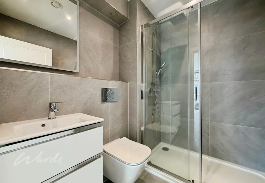 Emin 20 ensuite use - Gallery Walk Margate CT9 - Wards of Kent