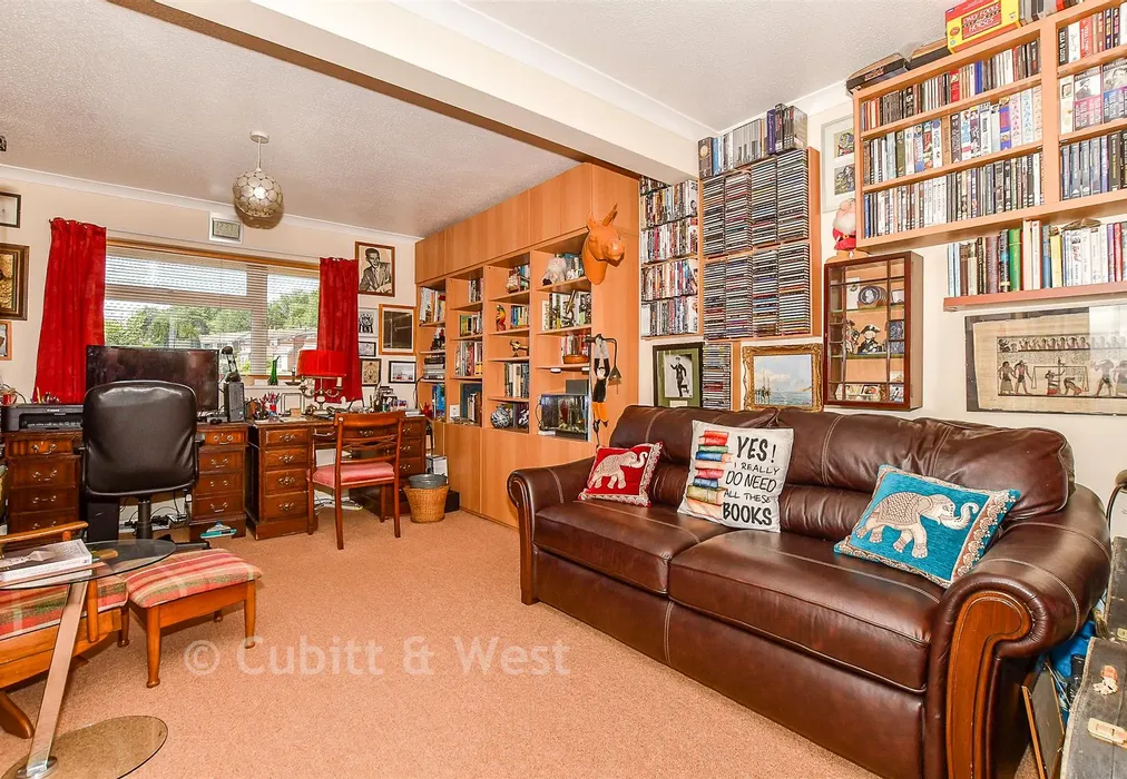 Bedroom 1 - Fermor Way, Crowborough, East Sussex - Wards of Kent
