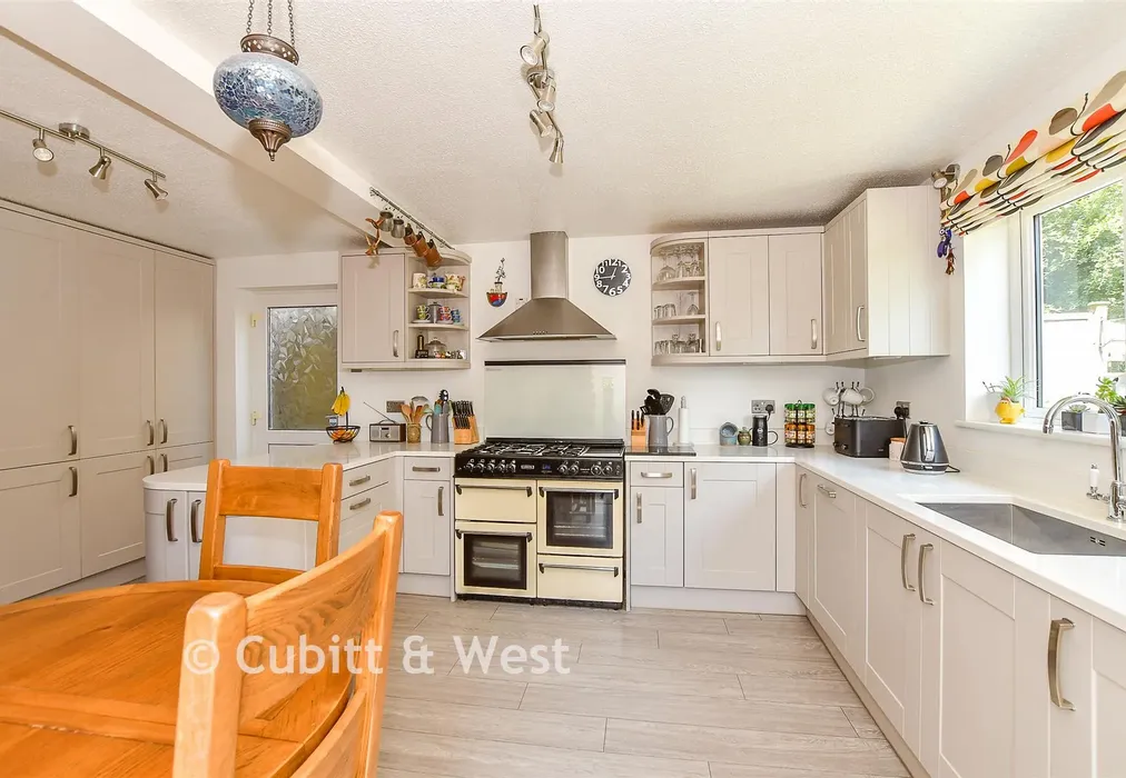 Kitchen - Fermor Way, Crowborough, East Sussex - Wards of Kent