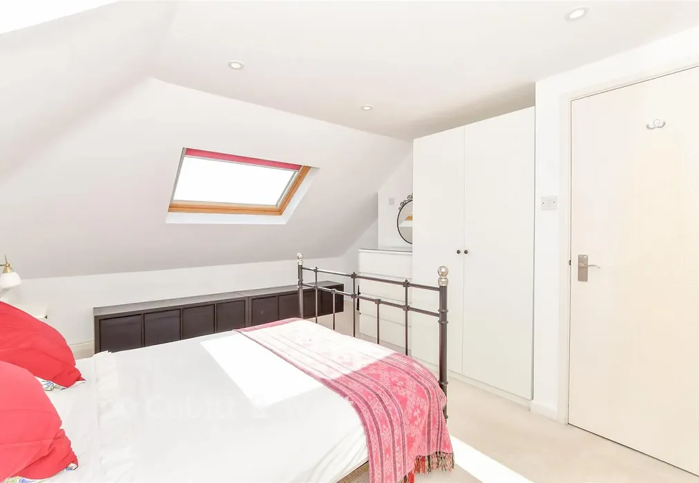 Bedroom 1 - South Parade, Southsea, Hampshire - Wards of Kent