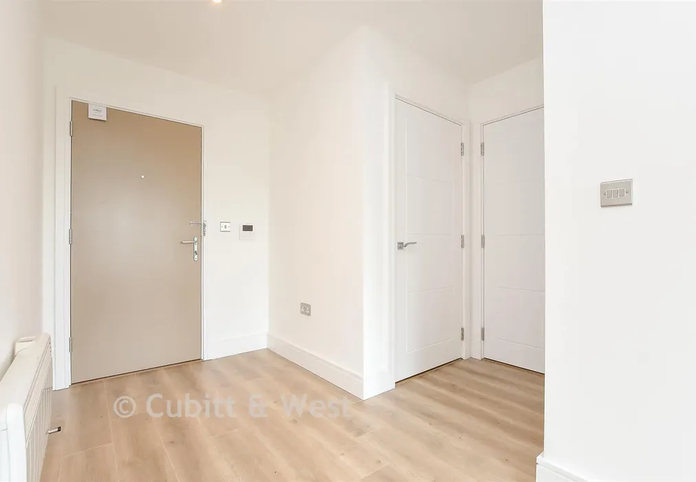 Entrance Hall - Wood Street, East Grinstead, West Sussex - Wards of Kent