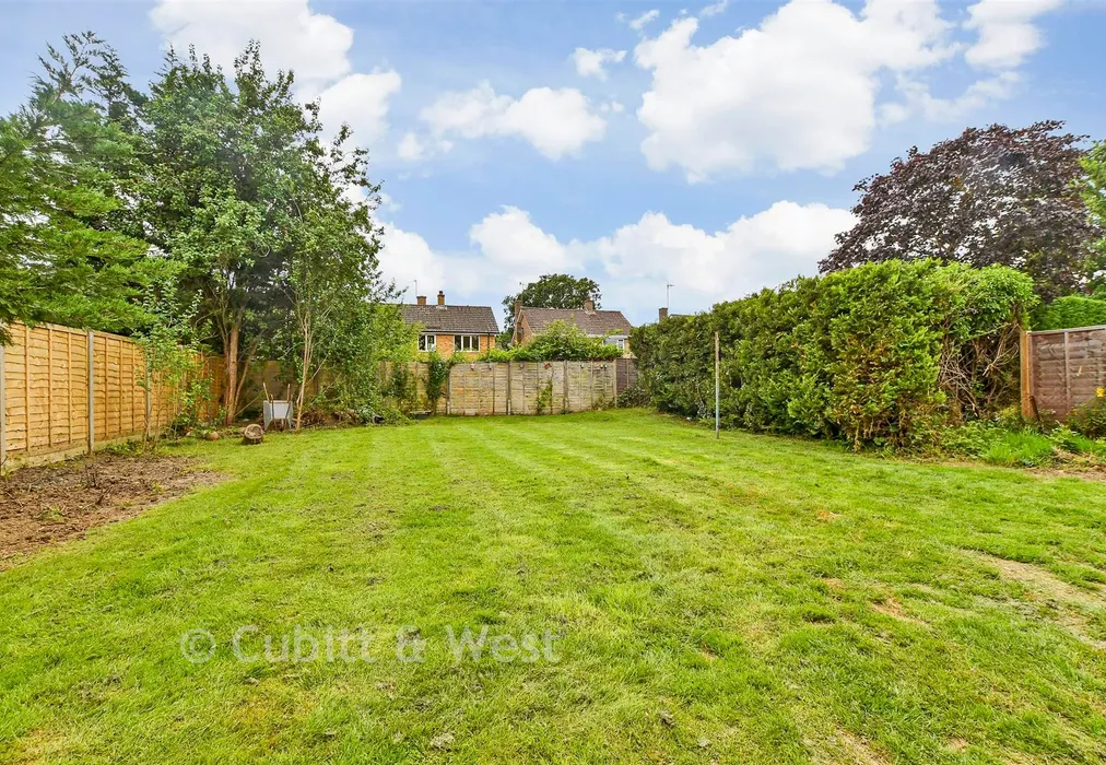 Rear Garden - Trelawne Drive, Cranleigh, Surrey - Wards of Kent