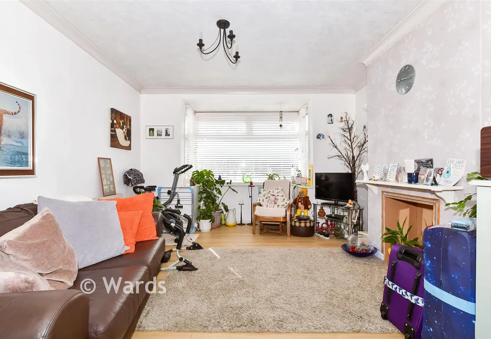 Lounge - New Hythe Lane, Larkfield, Kent - Wards of Kent