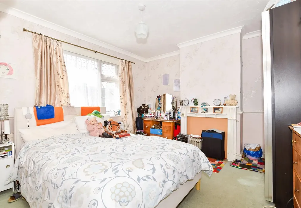 Bedroom 1 - New Hythe Lane, Larkfield, Kent - Wards of Kent