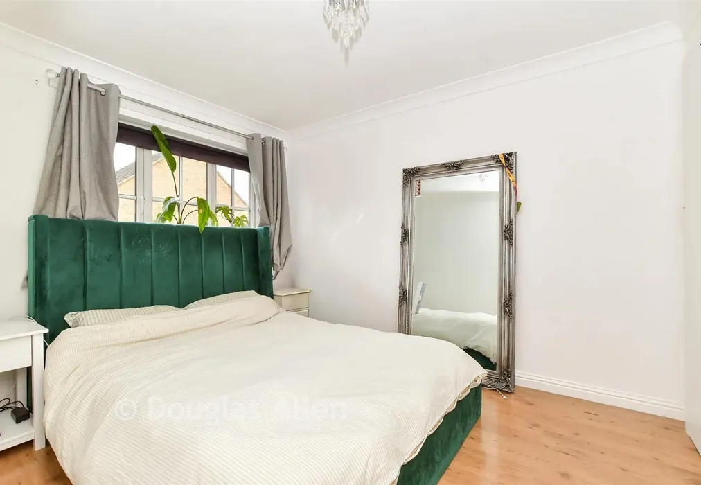 Bedroom 1 - Sark Grove, Wickford, Essex - Wards of Kent