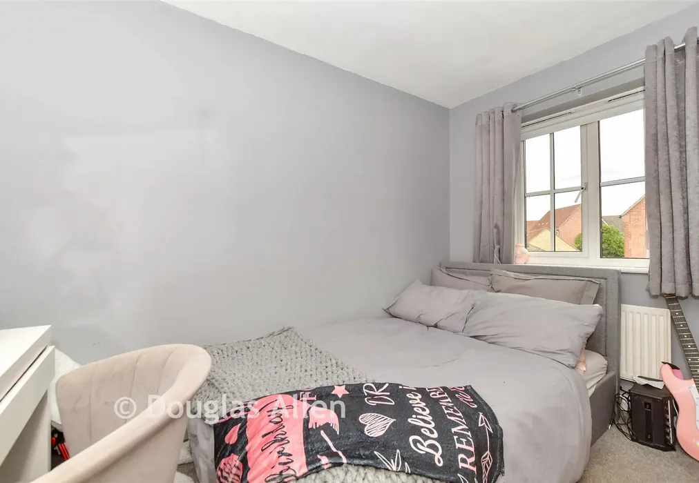 Bedroom 2 - Sark Grove, Wickford, Essex - Wards of Kent