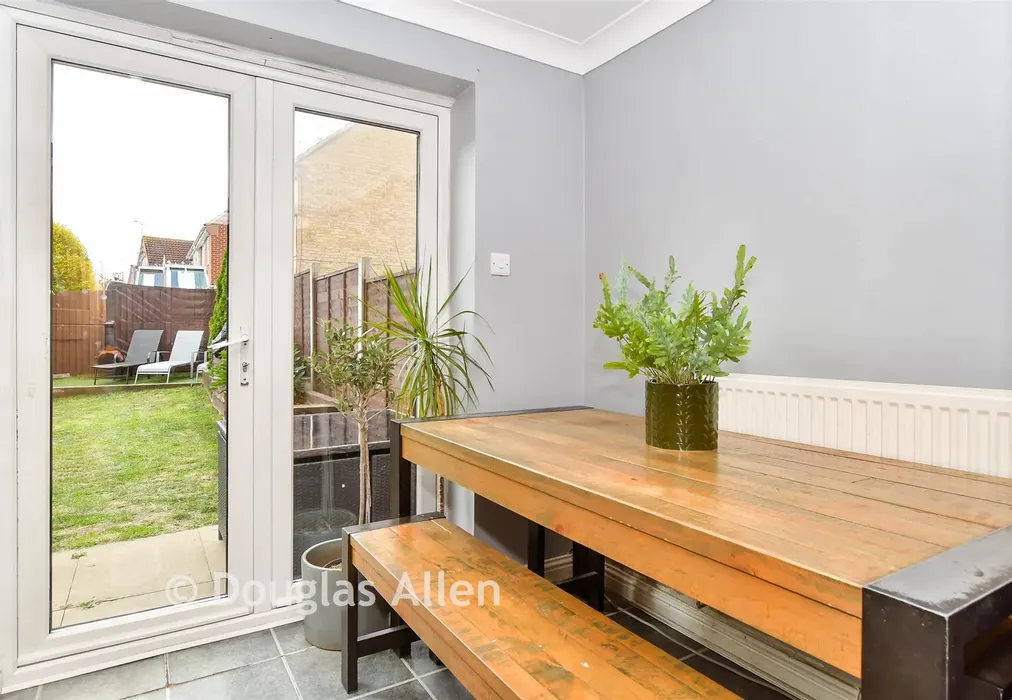 Internal Lifestyle Photograph - Sark Grove, Wickford, Essex - Wards of Kent