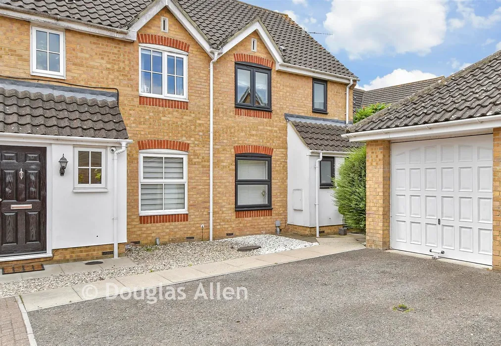 Garage - Sark Grove, Wickford, Essex - Wards of Kent