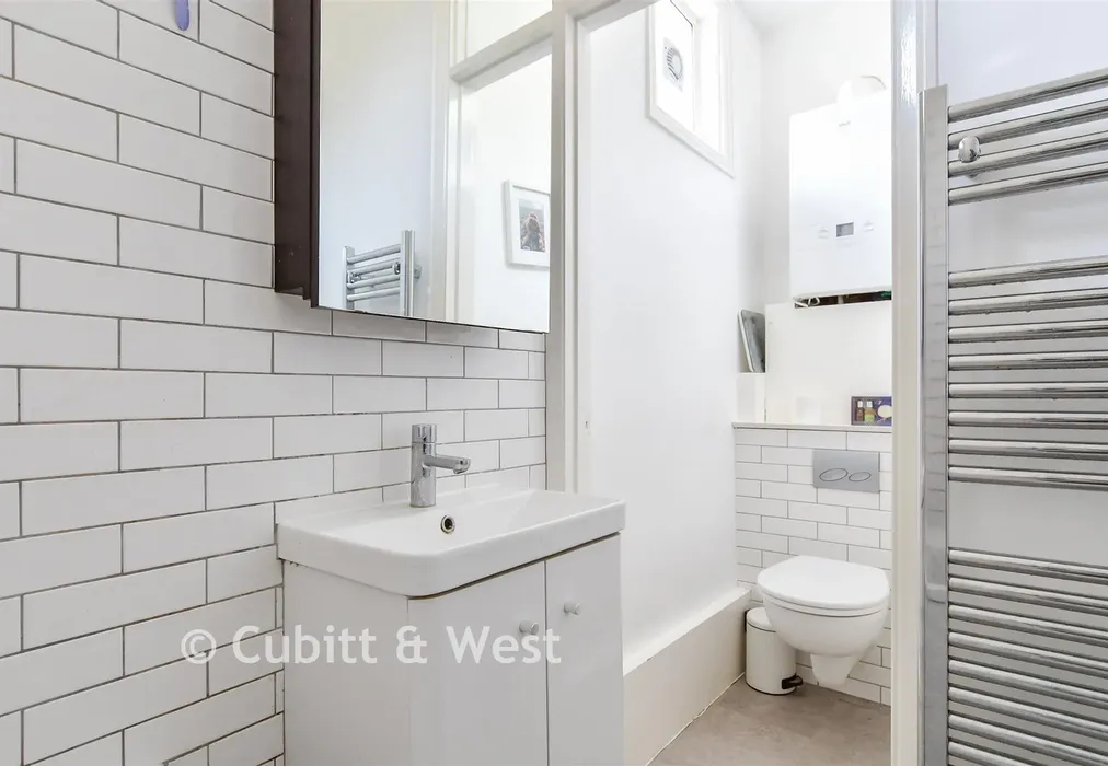 Bathroom - Rugby Road, Brighton, East Sussex - Wards of Kent