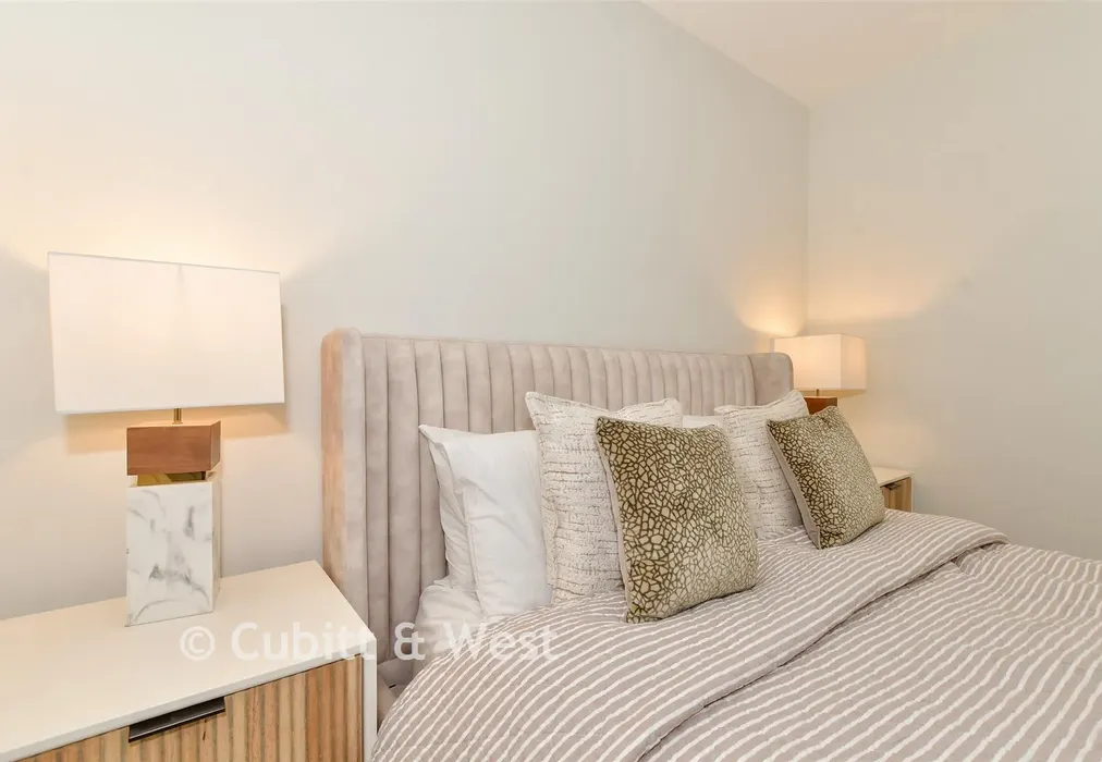 Bedroom 1 - Key Drive, Cranleigh, Surrey - Wards of Kent