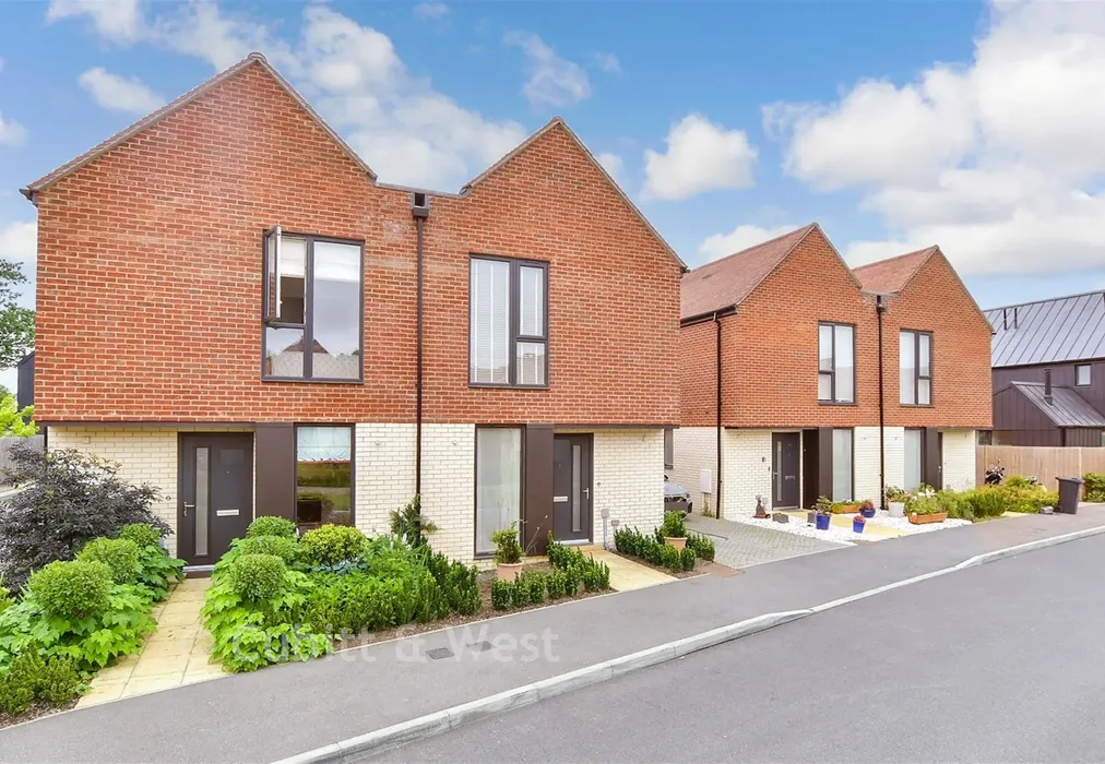 Front Brochure - Key Drive, Cranleigh, Surrey - Wards of Kent