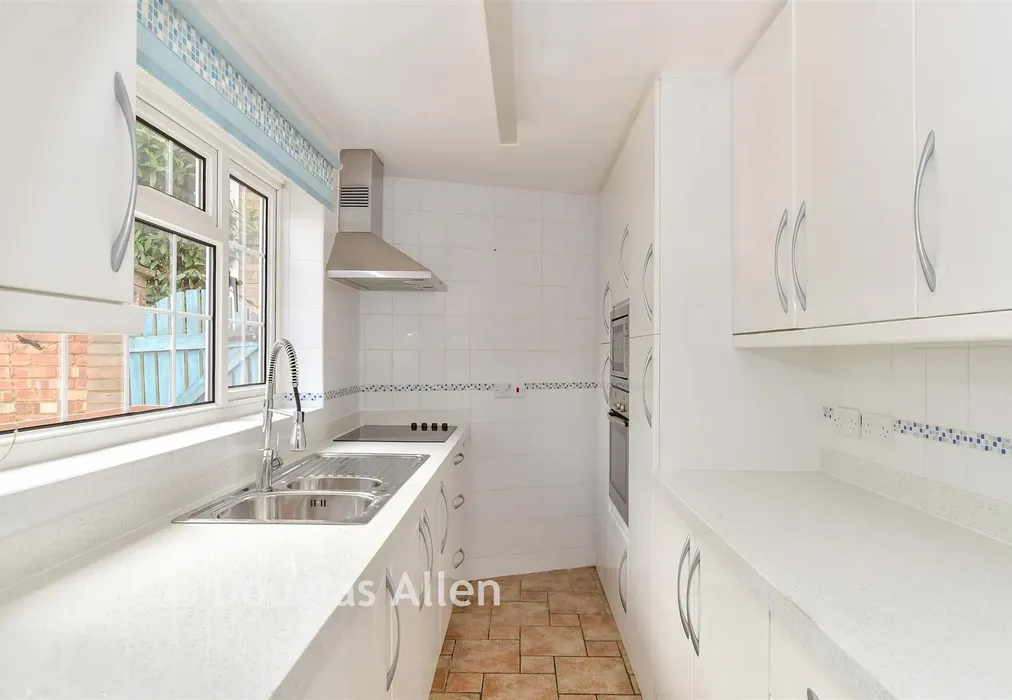 Kitchen - Falstones, Basildon, Essex - Wards of Kent