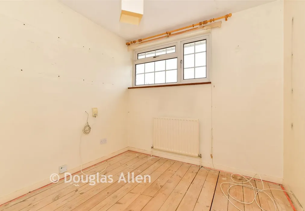 Bedroom 3 - Falstones, Basildon, Essex - Wards of Kent