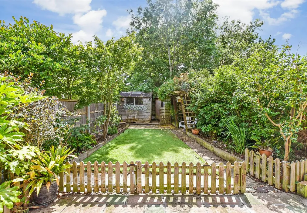 Rear Garden - Falstones, Basildon, Essex - Wards of Kent