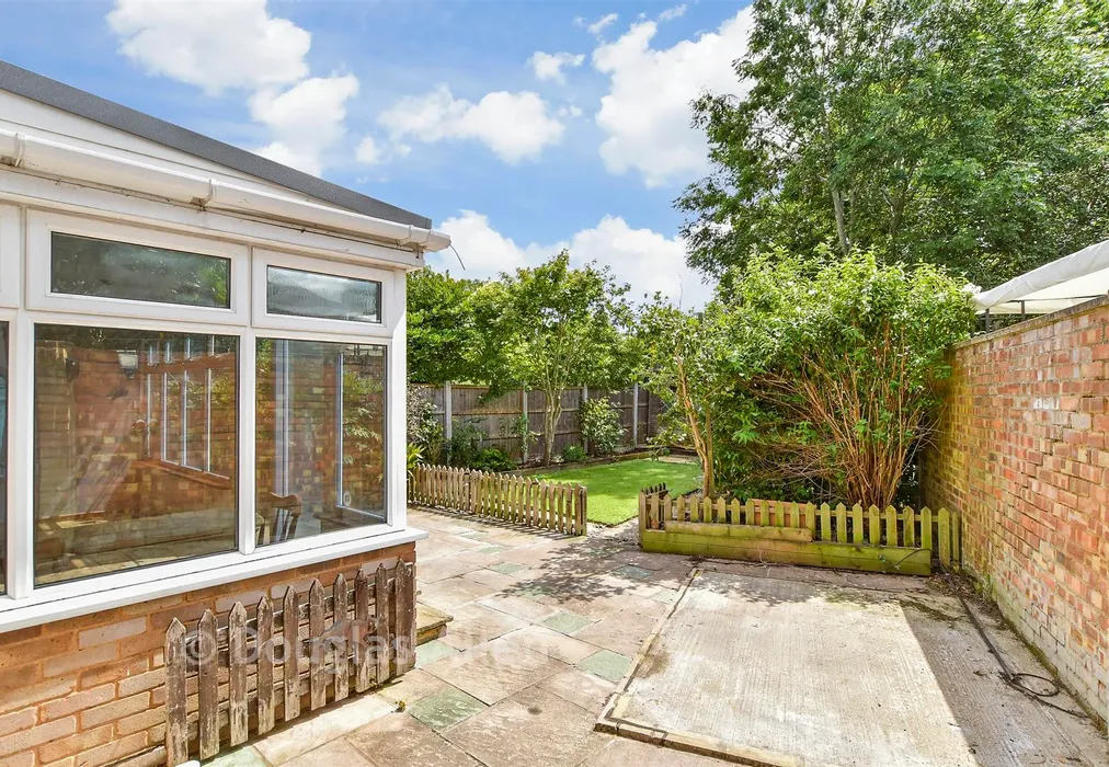 Rear Garden - Falstones, Basildon, Essex - Wards of Kent