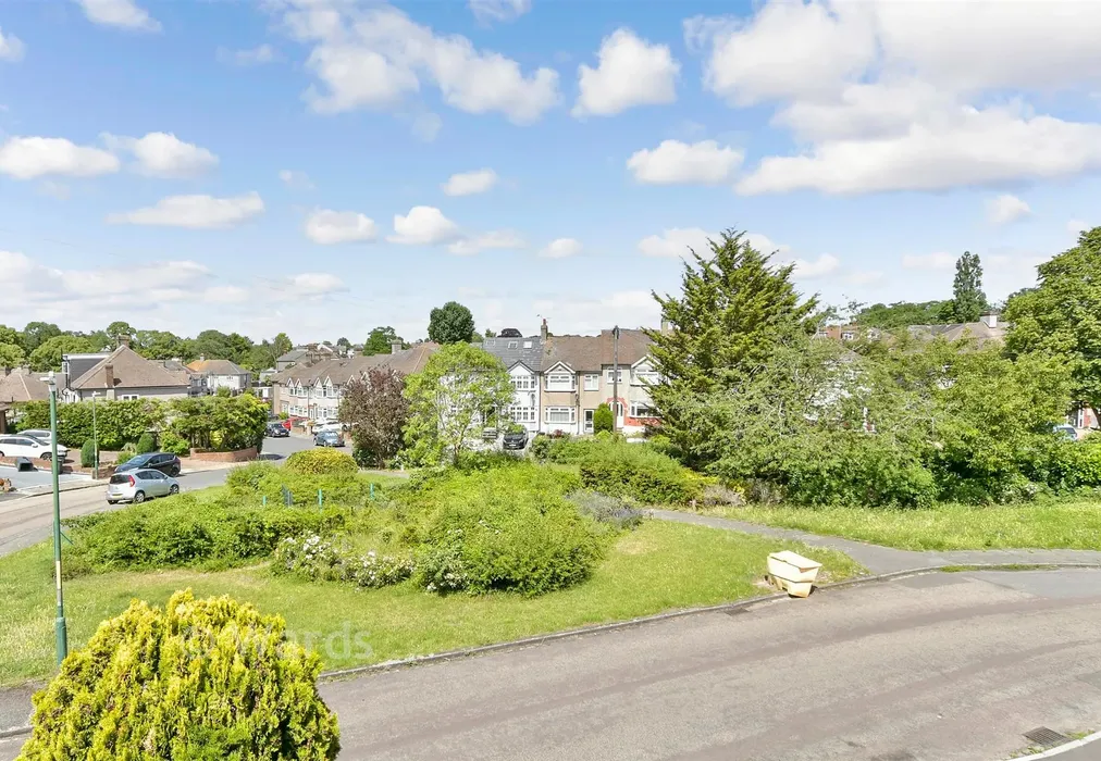 Views To Front - Berkeley Crescent, Dartford, Kent - Wards of Kent