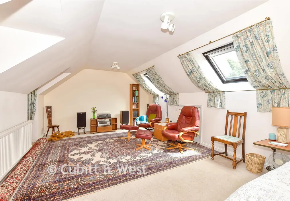 Bedroom 2 - Spring Gardens, Emsworth, Hampshire - Wards of Kent