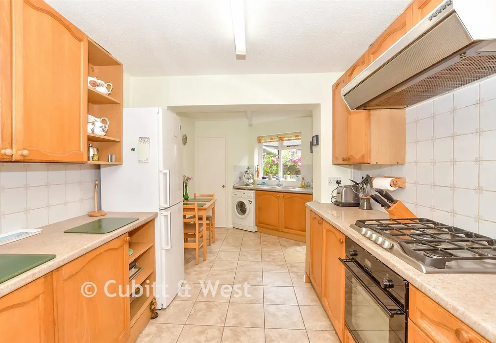 Kitchen - Spring Gardens, Emsworth, Hampshire - Wards of Kent