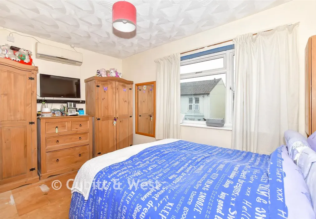 Bedroom 1 - Winstanley Road, Portsmouth, Hampshire - Wards of Kent