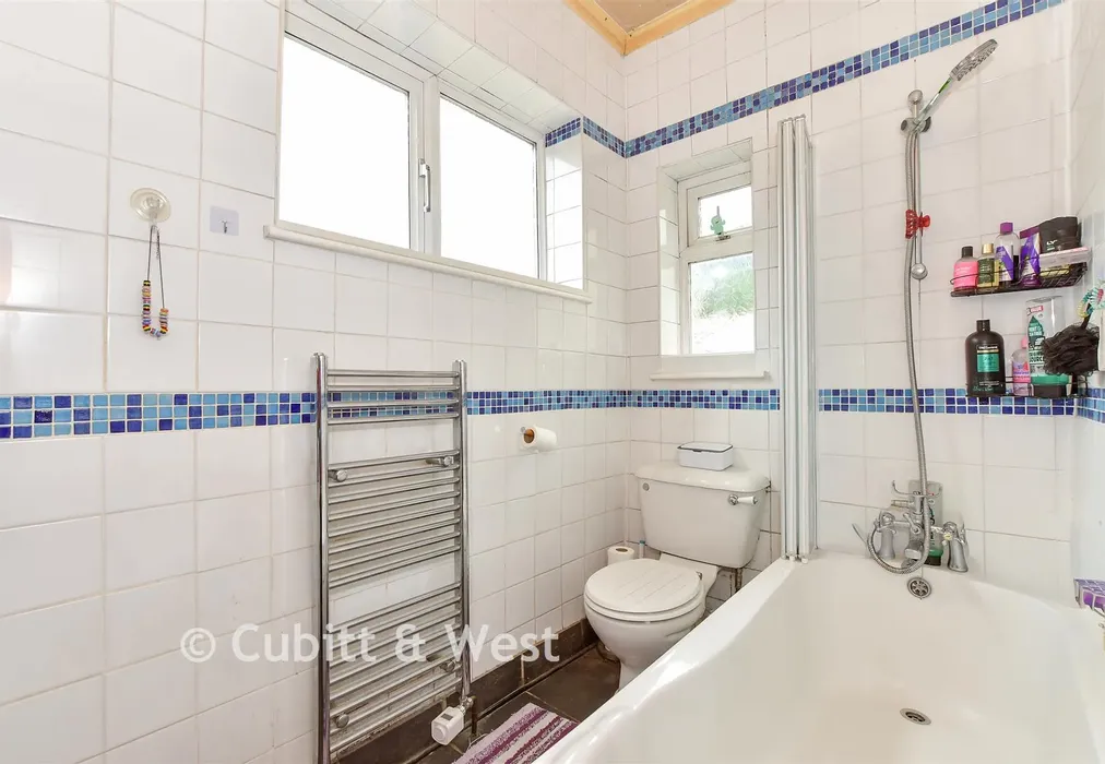 Bathroom - Winstanley Road, Portsmouth, Hampshire - Wards of Kent
