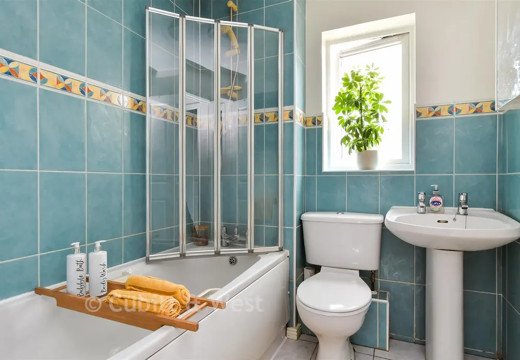 Bathroom - Hill Top Way, Newhaven, East Sussex - Wards of Kent