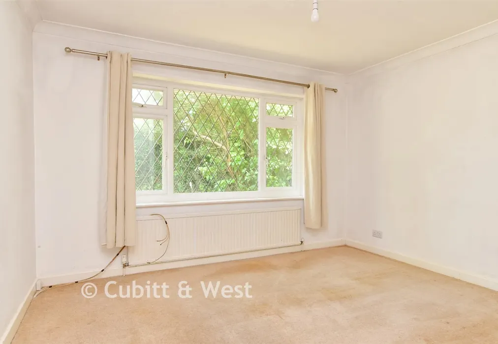 Bedroom 1 - Rosedene Close, Brighton, East Sussex - Wards of Kent