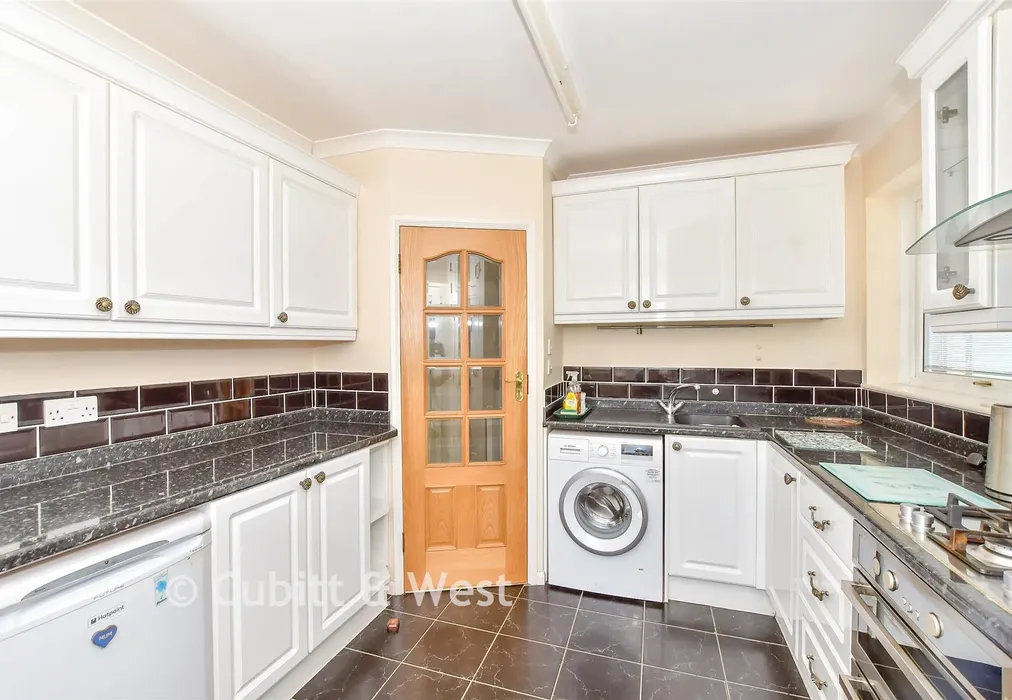Kitchen - Milton Avenue, Rustington, West Sussex - Wards of Kent