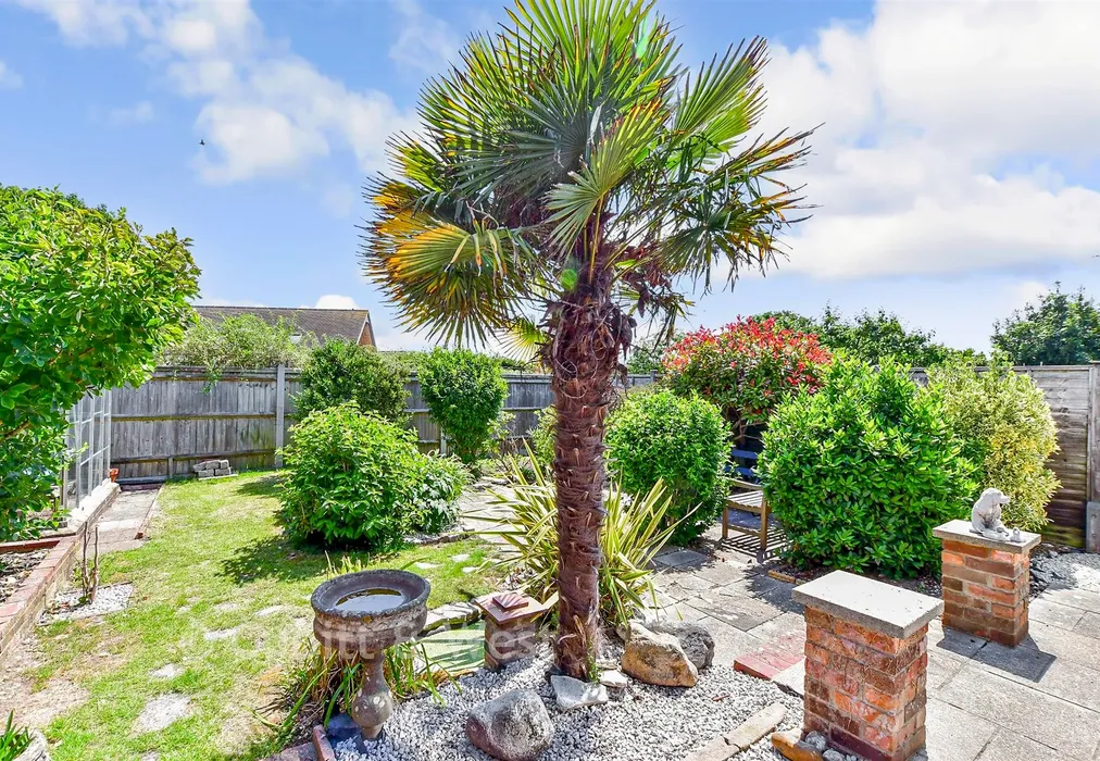 Rear Garden - Milton Avenue, Rustington, West Sussex - Wards of Kent