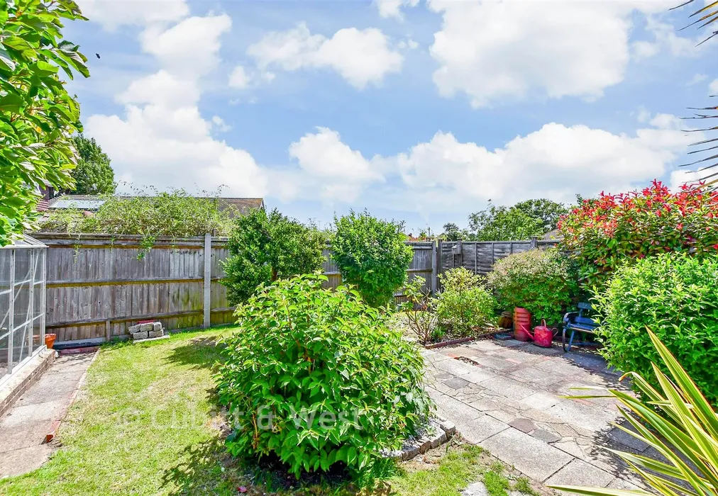 Rear Garden - Milton Avenue, Rustington, West Sussex - Wards of Kent