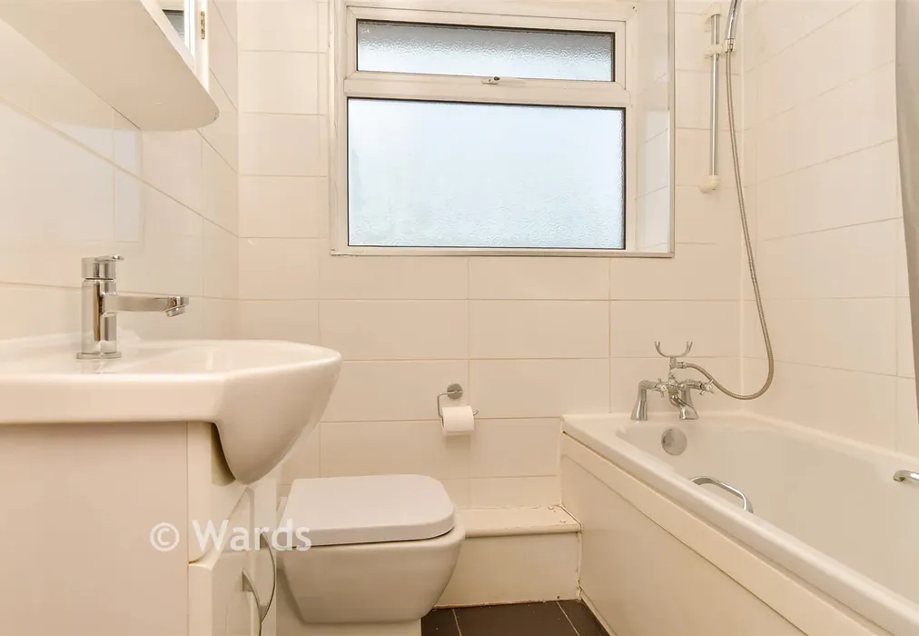 Bathroom - The Spires, Strood, Rochester, Kent - Wards of Kent