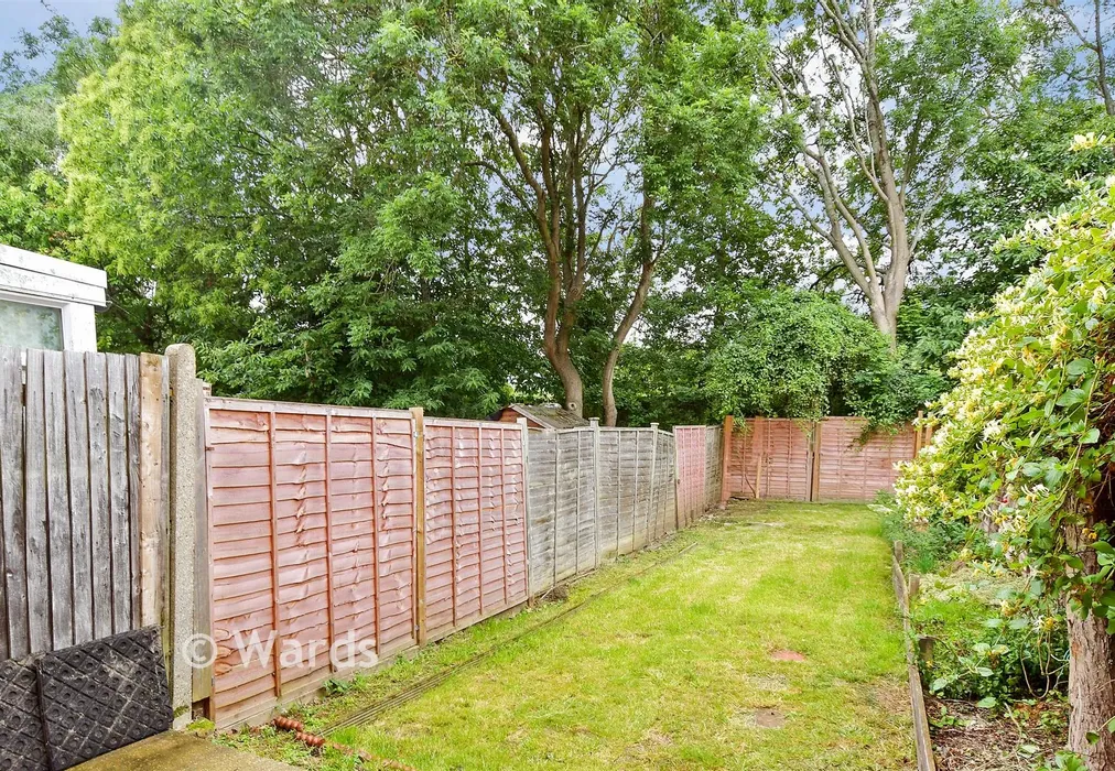 Rear Garden - The Spires, Strood, Rochester, Kent - Wards of Kent