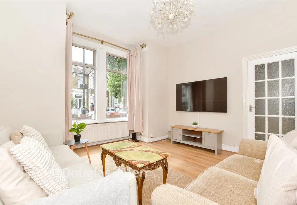 Lounge - Harold Road, Leytonstone - Wards of Kent