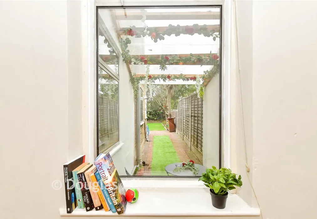 Internal Lifestyle Photograph - Harold Road, Leytonstone - Wards of Kent