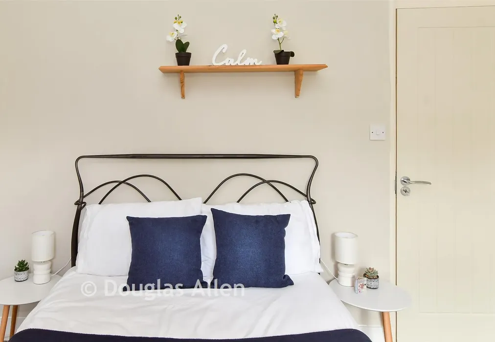 Internal Lifestyle Photograph - Harold Road, Leytonstone - Wards of Kent