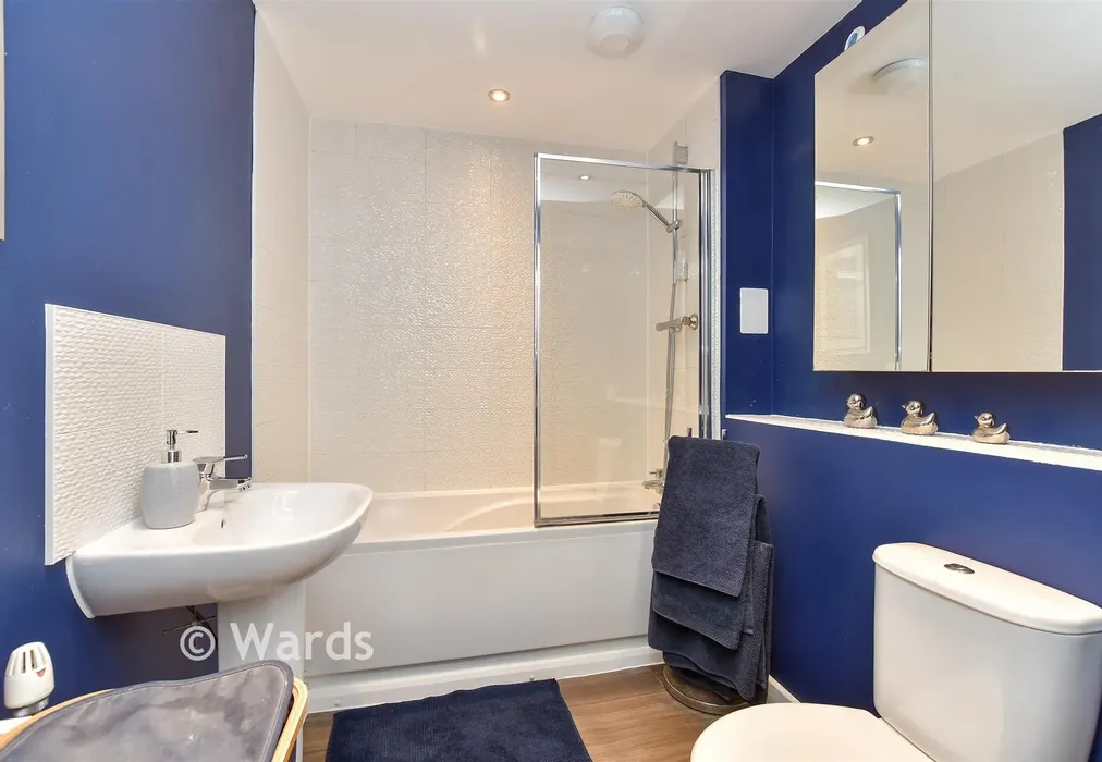 Bathroom - Durrell Dene, Dartford, Kent - Wards of Kent