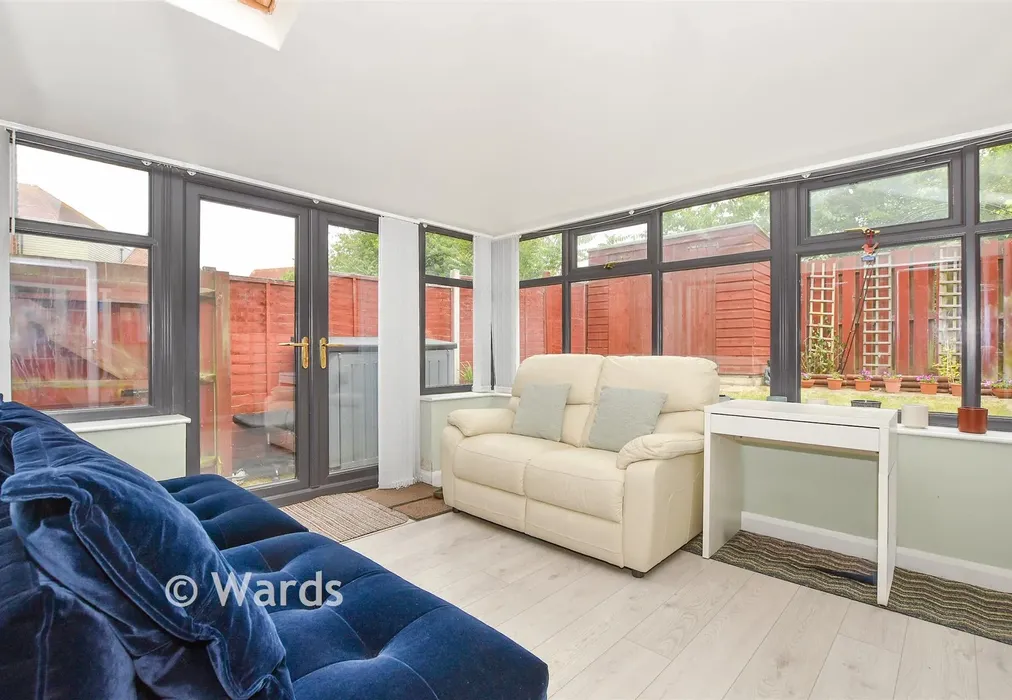 Family Room - Elliotts Way, Chatham, Kent - Wards of Kent