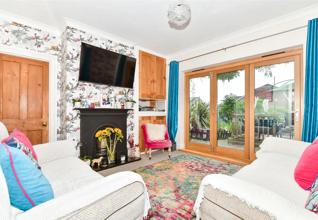 Lounge - Birling Road, Snodland, Kent - Wards of Kent