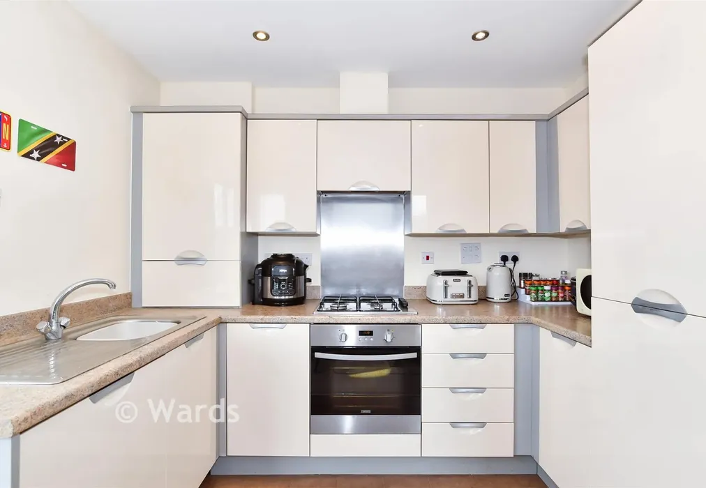 Kitchen - Hawley Drive, Leybourne, West Malling, Kent - Wards of Kent