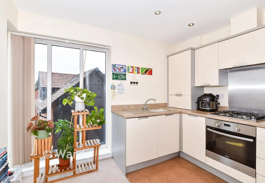 Kitchen - Hawley Drive, Leybourne, West Malling, Kent - Wards of Kent
