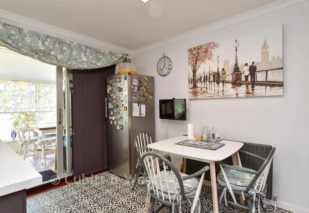 Kitchen/ Diner - Slindon Avenue, Peacehaven, East Sussex - Wards of Kent