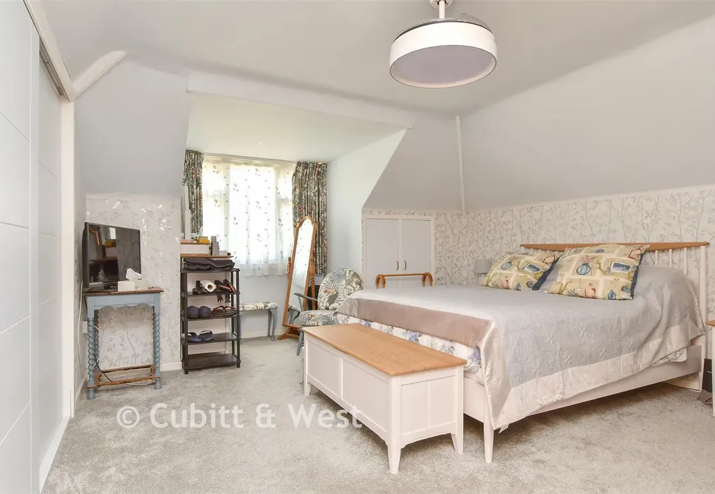 Bedroom 1 - Slindon Avenue, Peacehaven, East Sussex - Wards of Kent