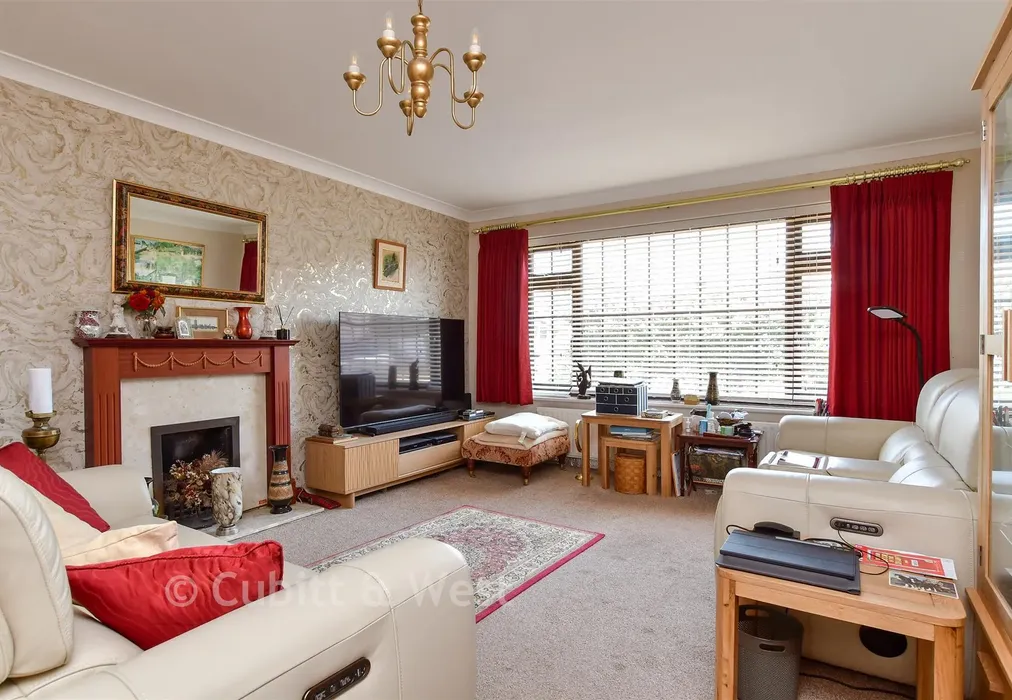Lounge - Slindon Avenue, Peacehaven, East Sussex - Wards of Kent