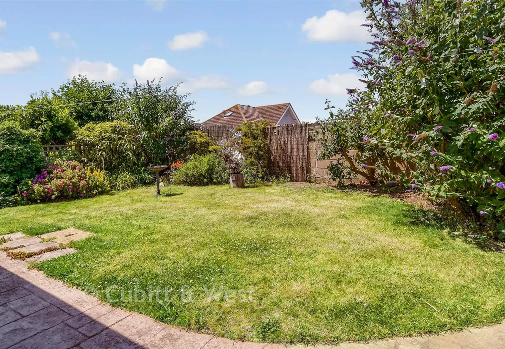 Rear Garden - Slindon Avenue, Peacehaven, East Sussex - Wards of Kent