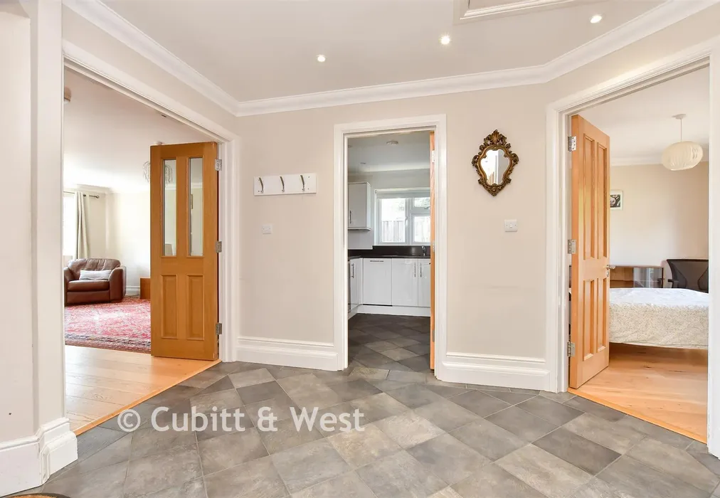 Entrance Hall - Woodcote Green, Wallington, Surrey - Wards of Kent