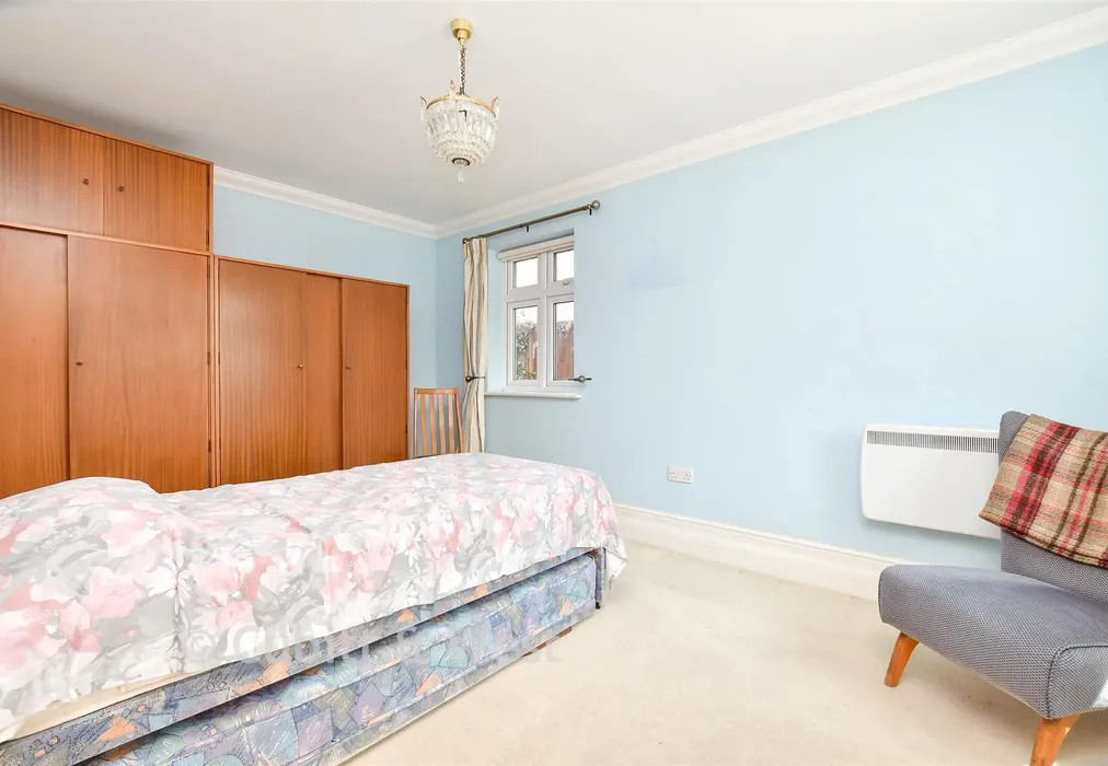 Bedroom 1 - Woodcote Green, Wallington, Surrey - Wards of Kent