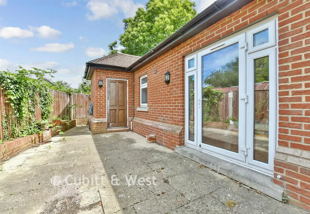 Rear Garden - Woodcote Green, Wallington, Surrey - Wards of Kent