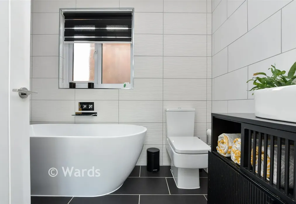 Bathroom - Rosemary Gardens, Broadstairs, Kent - Wards of Kent