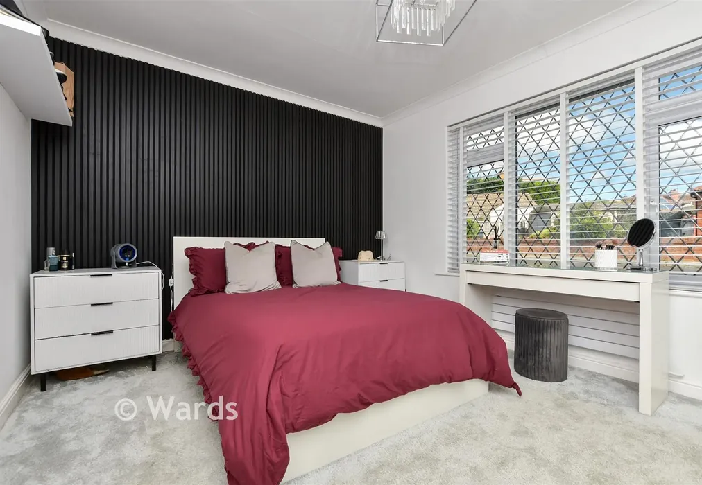 Bedroom 1 - Rosemary Gardens, Broadstairs, Kent - Wards of Kent